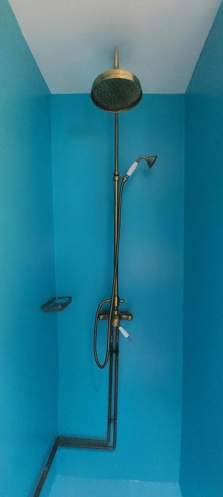 Bracket Apartment *